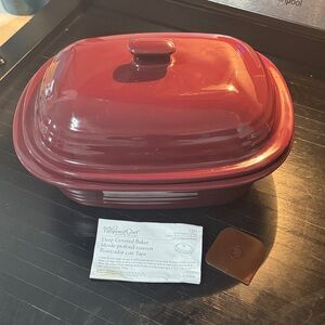 Deep Covered Baker Stoneware Cranberry 3.1Q/3L